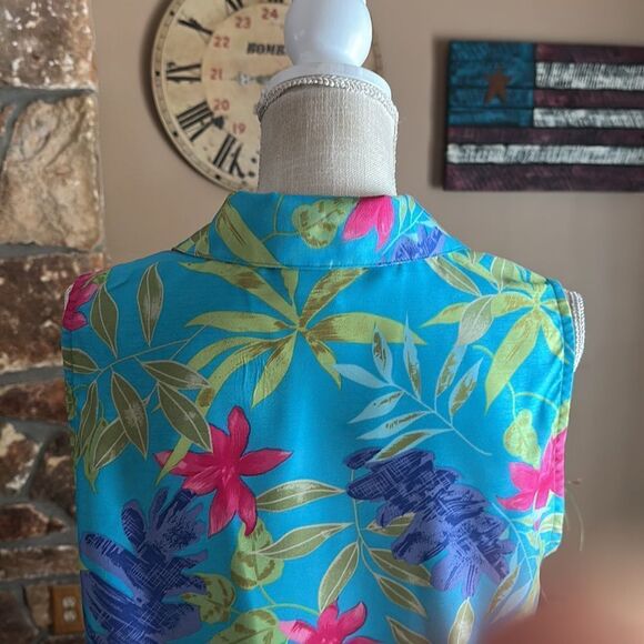 Courtenay Women’s Sleeveless Button Up Floral Hawaiian Blouse Size Large Blue - Picture 7 of 11